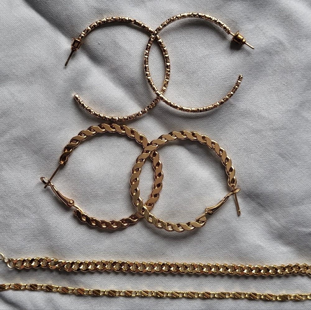 Gold Jewelry Set - Picture 4 of 4